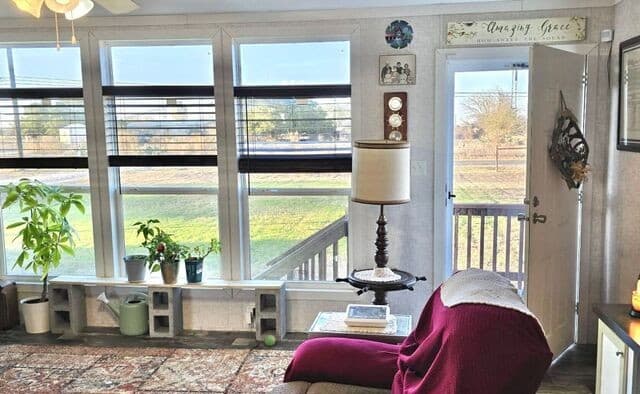 5-bedroom rental at 250 County Road 4631 in Hondo, TX — photo 3