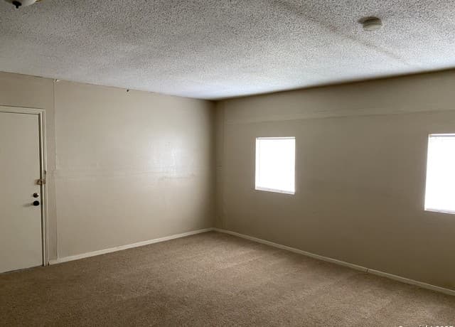 3-bedroom rental at 5706 Lake Cove in San Antonio, TX — photo 3