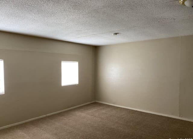 3-bedroom rental at 5706 Lake Cove in San Antonio, TX — photo 4
