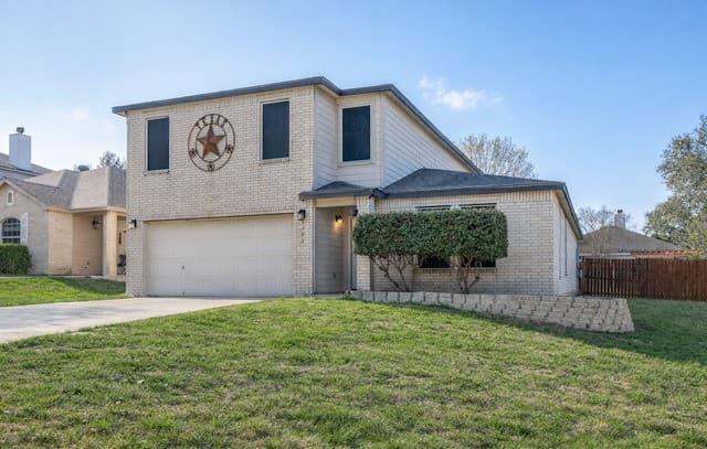 4-bedroom rental at 1702 Twilight in San Antonio, TX — photo 2