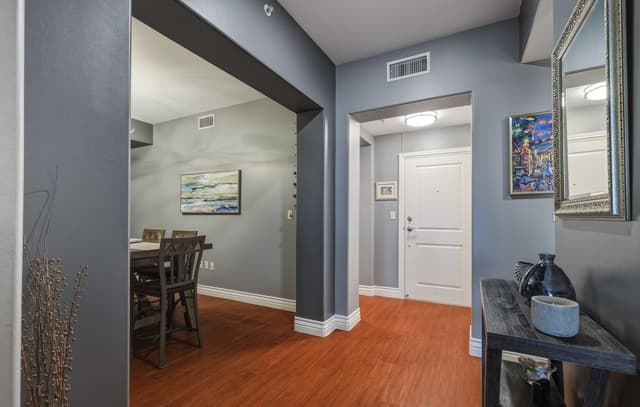 2-bedroom rental at 215 Center Unit 408 in San Antonio, TX — photo 3