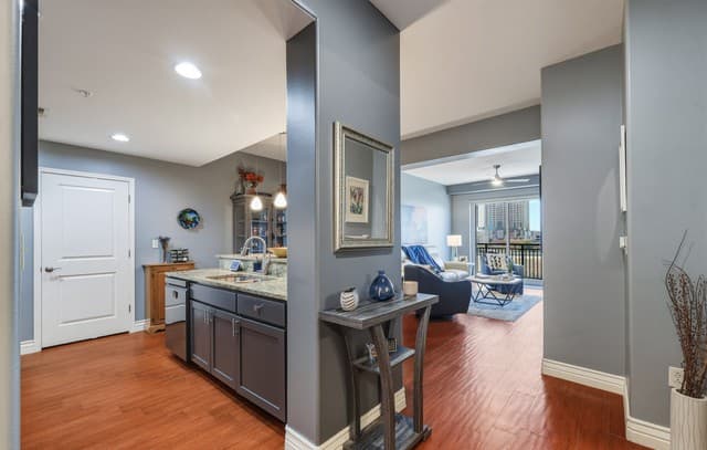 2-bedroom rental at 215 Center Unit 408 in San Antonio, TX — photo 4