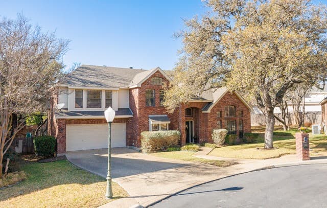 4-bedroom rental at 17415 Shady Canyon in San Antonio, TX — photo 2