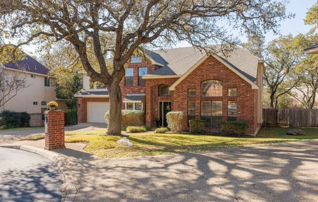 4-bedroom rental at 17415 Shady Canyon in San Antonio, TX — photo 3
