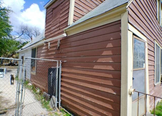 3-bedroom rental at 105 Dunning in San Antonio, TX — photo 3
