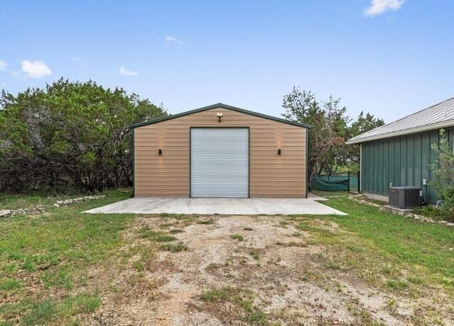 2-bedroom rental at 774 Mockingbird Cv in Spring Branch, TX — photo 3