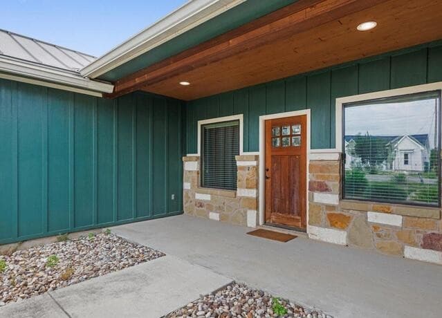 2-bedroom rental at 774 Mockingbird Cv in Spring Branch, TX — photo 5