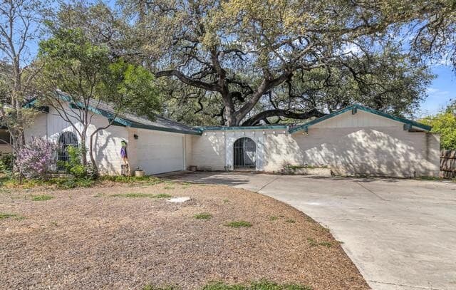 3-bedroom rental at 3315 Litchfield St in San Antonio, TX — photo 1