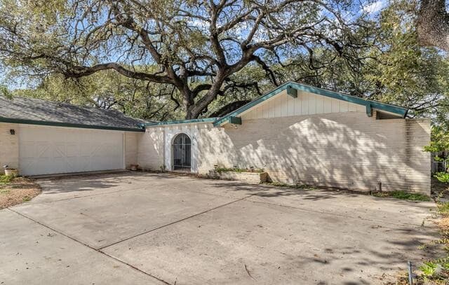 3-bedroom rental at 3315 Litchfield St in San Antonio, TX — photo 2