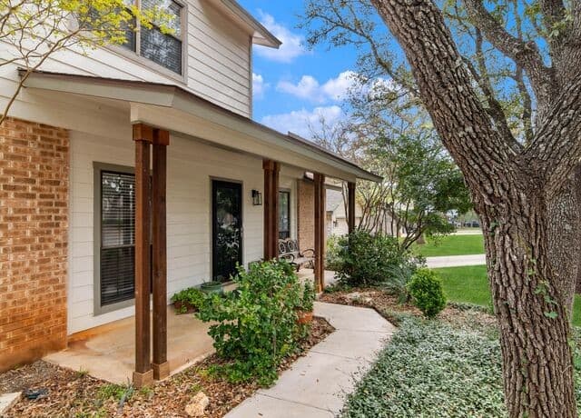 4-bedroom rental at 1913 Creek Mountain in San Antonio, TX — photo 3