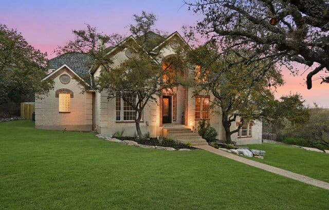 5-bedroom rental at 933 Great Tree in San Antonio, TX — photo 2