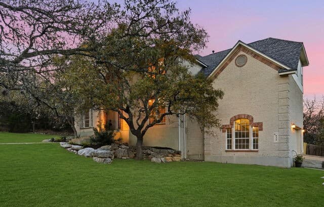 5-bedroom rental at 933 Great Tree in San Antonio, TX — photo 3