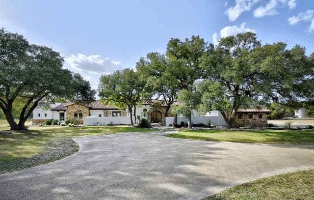 4-bedroom rental at 202 Waterstone Pkwy in Boerne, TX — photo 3