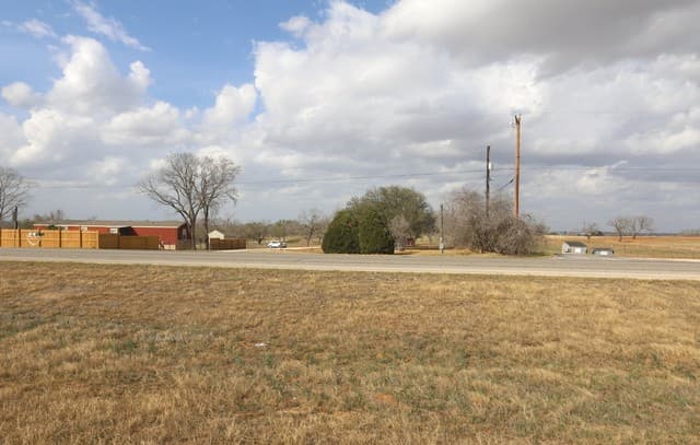 rental at 13847 Us Highway 87 South in Adkins, TX — photo 2