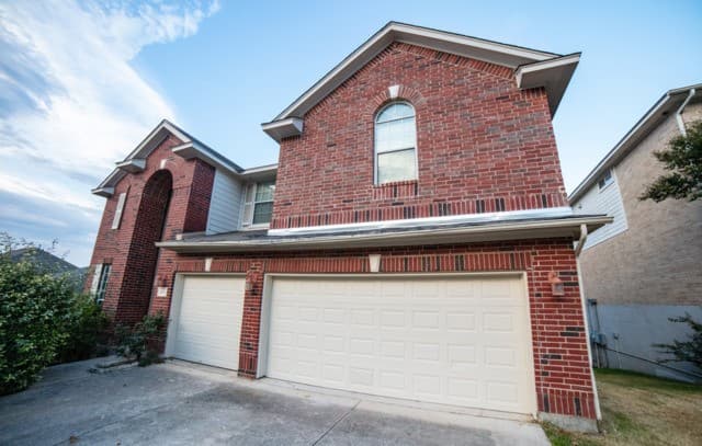 5-bedroom rental at 1414 Mesa in San Antonio, TX — photo 1