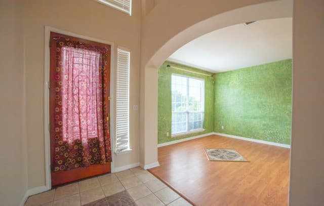5-bedroom rental at 1414 Mesa in San Antonio, TX — photo 2
