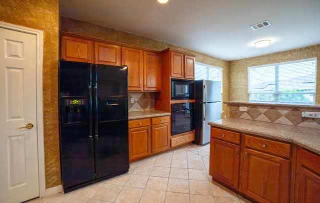 5-bedroom rental at 1414 Mesa in San Antonio, TX — photo 5