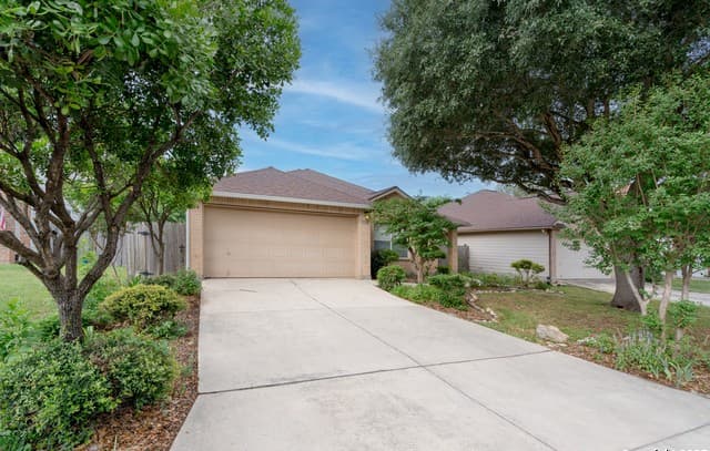 3-bedroom rental at 5731 Bypass in San Antonio, TX — photo 1