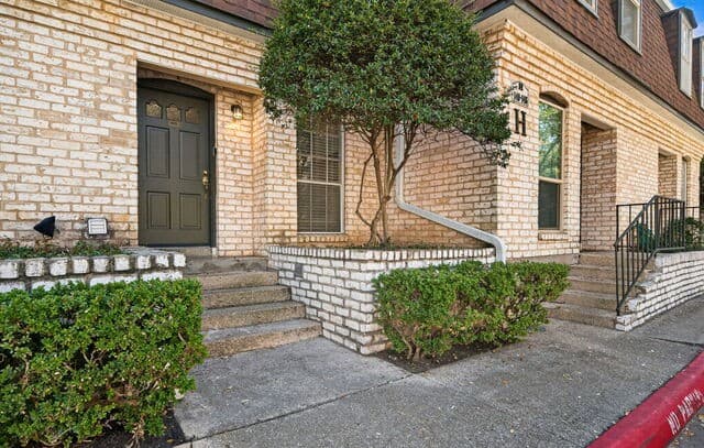 2-bedroom rental at 1045 Shook Avenue Unit 145H in Olmos Park, TX — photo 1