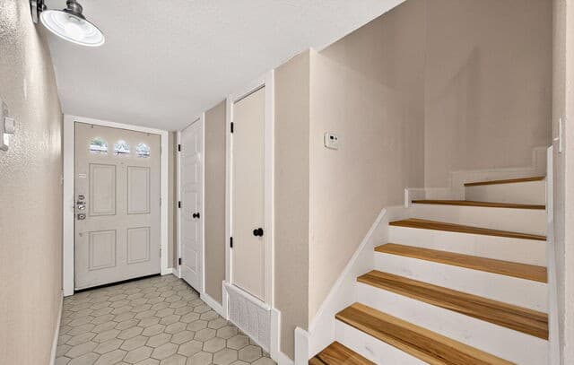 2-bedroom rental at 1045 Shook Avenue Unit 145H in Olmos Park, TX — photo 3