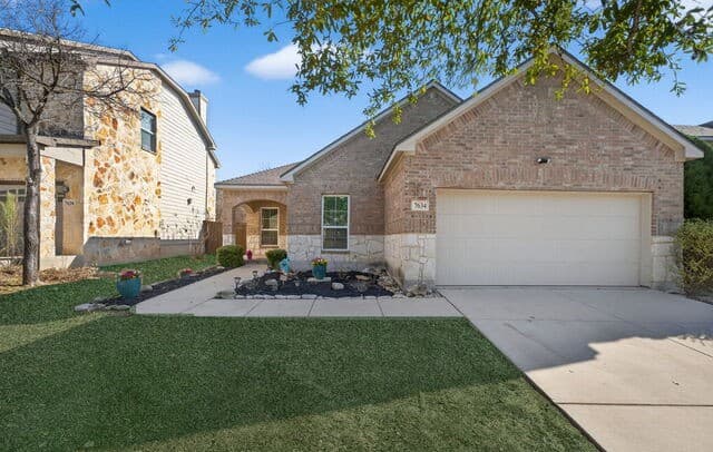 3-bedroom rental at 7634 Kings Spring in San Antonio, TX — photo 4