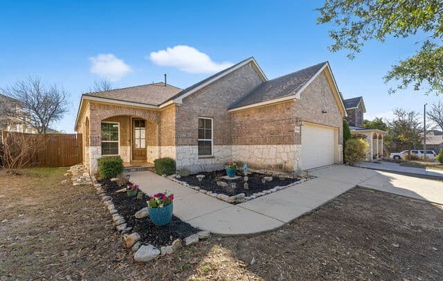 3-bedroom rental at 7634 Kings Spring in San Antonio, TX — photo 5