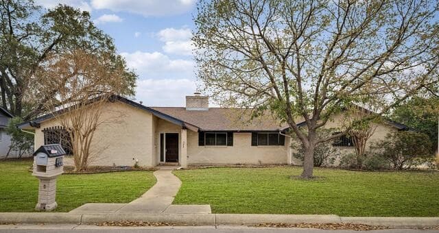 4-bedroom rental at 602 Moorside in Windcrest, TX — photo 2