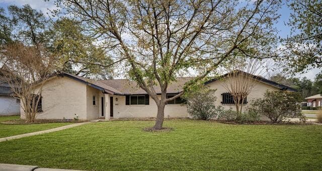 4-bedroom rental at 602 Moorside in Windcrest, TX — photo 3