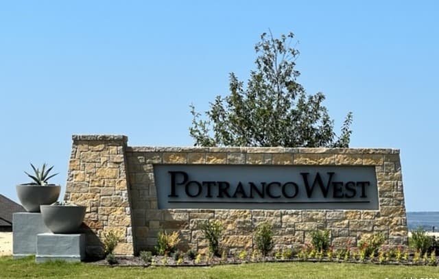 3-bedroom rental at 305 Lawrence Drive in Castroville, TX — photo 2