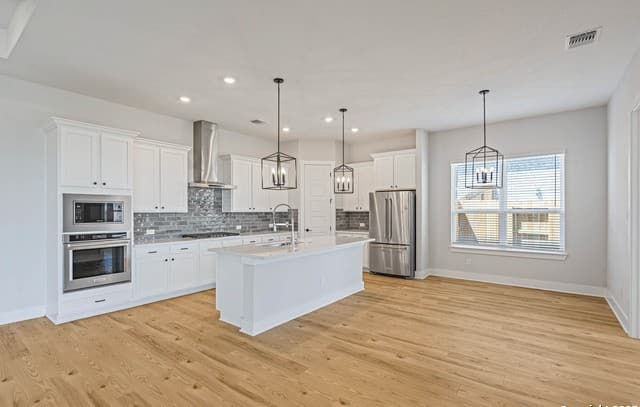 4-bedroom rental at 322 Lawrence Drive in Castroville, TX — photo 5