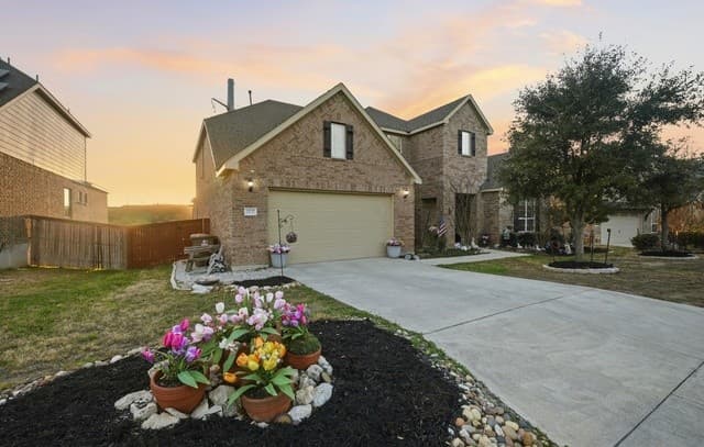 5-bedroom rental at 25737 Comanche in San Antonio, TX — photo 1