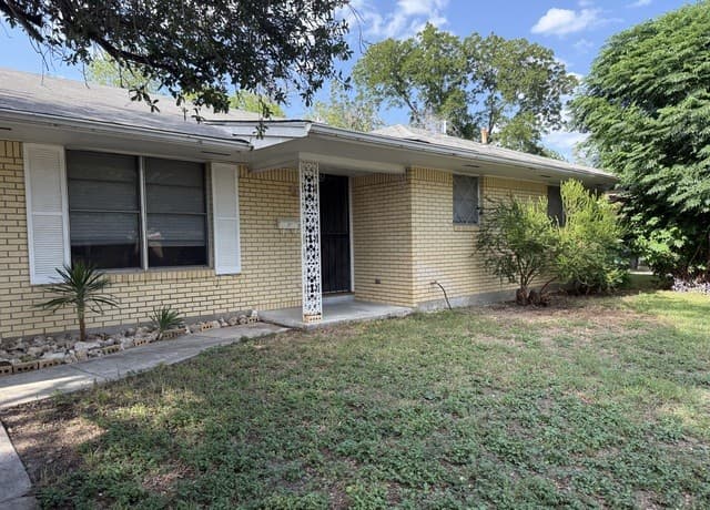 3-bedroom rental at 4907 Seabreeze Dr. in San Antonio, TX — photo 2
