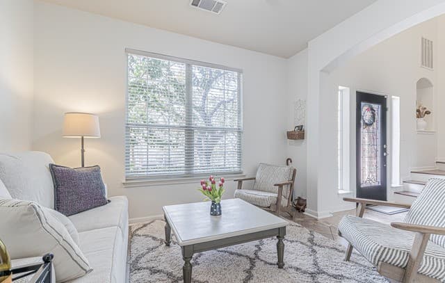 3-bedroom rental at 20810 Paso Rocoso in San Antonio, TX — photo 3