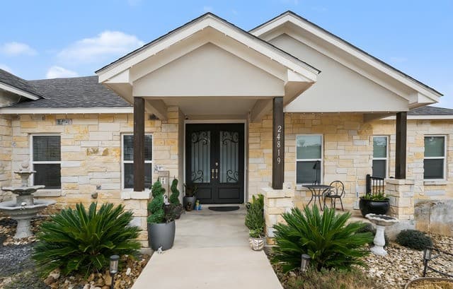 3-bedroom rental at 24819 Solo Vw in San Antonio, TX — photo 4