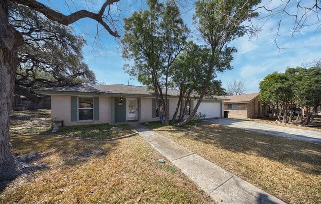 4-bedroom rental at 3318 Clearfield in San Antonio, TX — photo 2