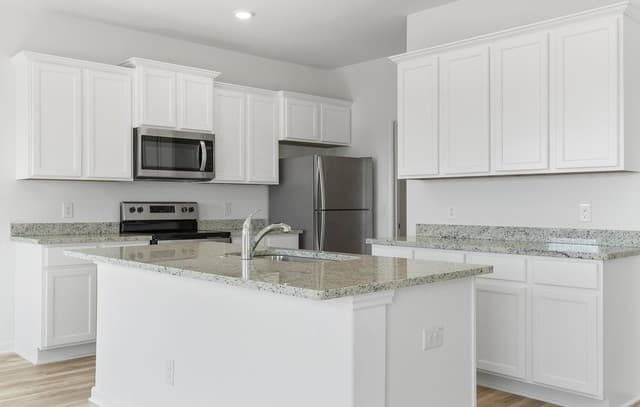 5-bedroom rental at 16174 Farmer in Lytle, TX — photo 5
