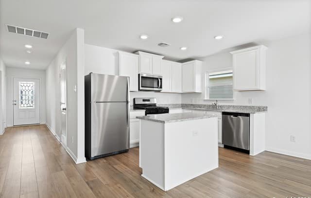 3-bedroom rental at 11812 Luckey Villa in San Antonio, TX — photo 4