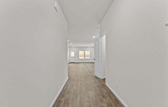 5-bedroom rental at 10725 Dazzle in San Antonio, TX — photo 2