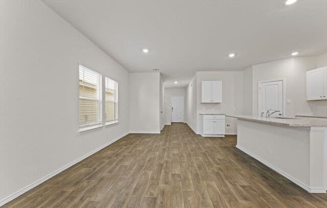 5-bedroom rental at 10725 Dazzle in San Antonio, TX — photo 5