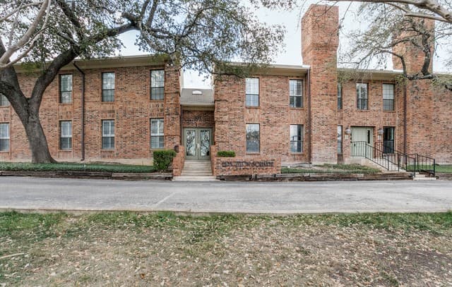 2-bedroom rental at 201 Ellwood Unit 114 in San Antonio, TX — photo 1