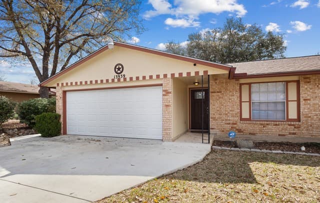 3-bedroom rental at 13939 Brantley in San Antonio, TX — photo 3