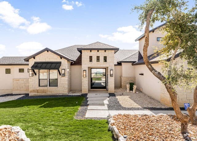 5-bedroom rental at 1848 Private Road 2771 in Mico, TX — photo 1