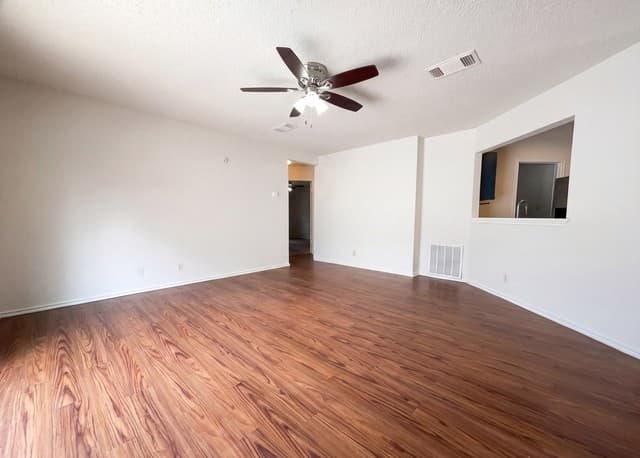 3-bedroom rental at 3741 Candlebluff in San Antonio, TX — photo 3