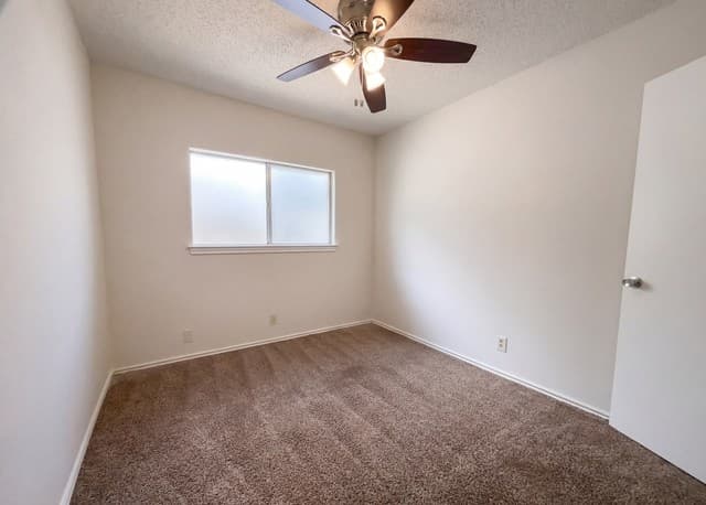 3-bedroom rental at 3741 Candlebluff in San Antonio, TX — photo 4