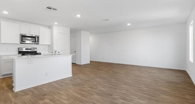 5-bedroom rental at 4830 Turquoise Park in San Antonio, TX — photo 3