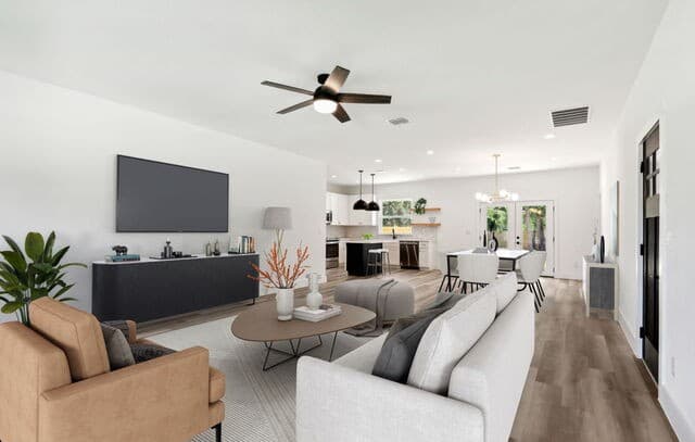 3-bedroom rental at 1934 Lamar St in San Antonio, TX — photo 3