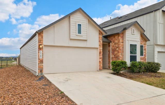 3-bedroom rental at 12703 Arya Way in San Antonio, TX — photo 3