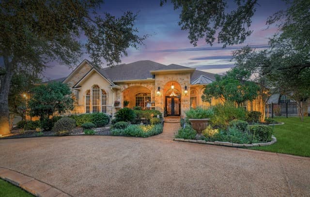 3-bedroom home for sale at 1700 Frontier in Spring Branch TX