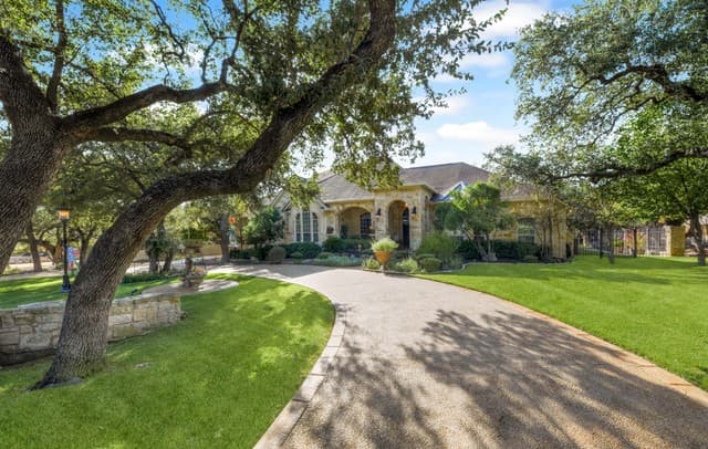 3-bedroom rental at 1700 Frontier in Spring Branch, TX — photo 4