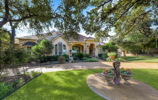 3-bedroom rental at 1700 Frontier in Spring Branch, TX — photo 5